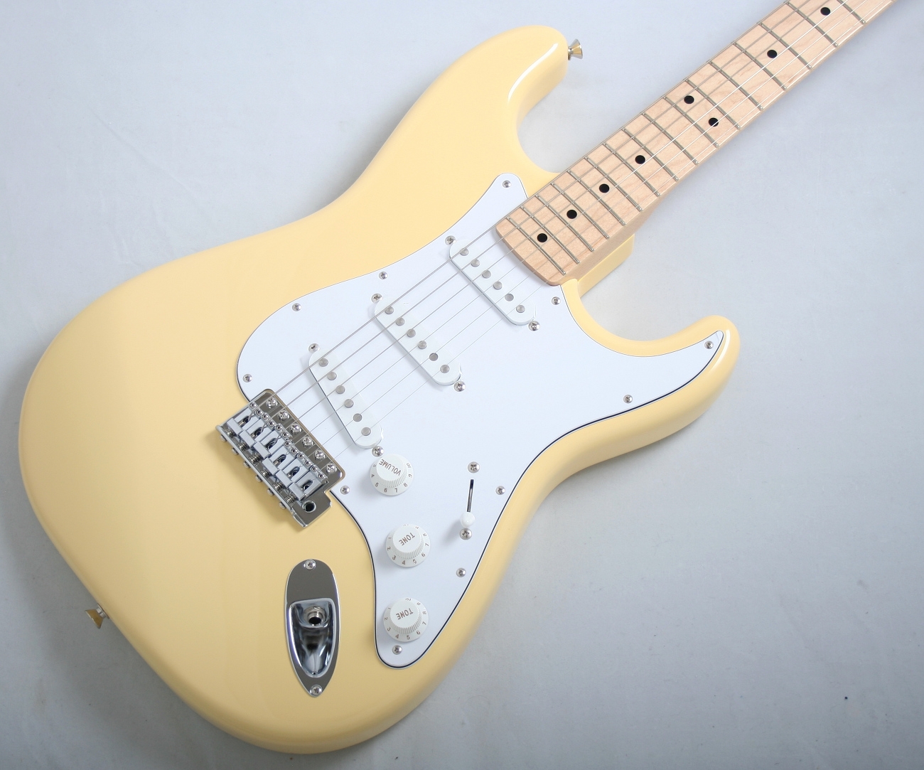 Vintage White Fender Stratocaster 15