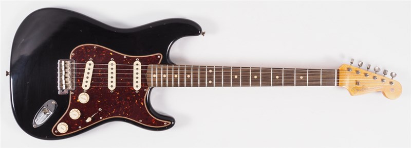 fender strat black with tortoise pickguard