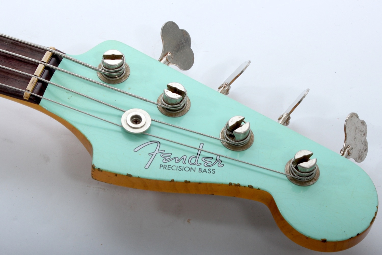 Fender Precision - Original ou não ? Fender-custom-shop-64-precision-bass-heavy-relic-surf-green-over-3-colour-sunburst-330273